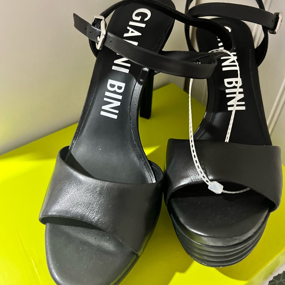 NWT Gianni Bini Ophyliah black heels